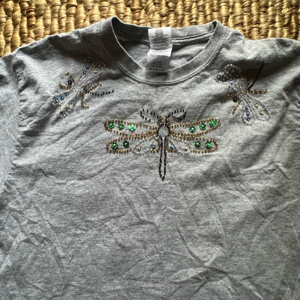 Dragonfly beaded cotton T-shirt!! 🩶